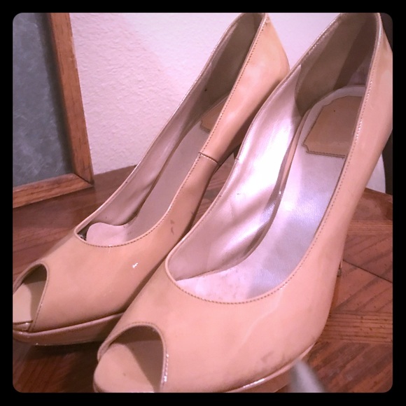 Christian Dior size 39 nude peep toe heels